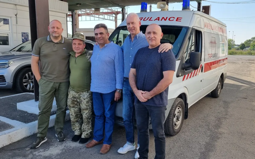 Mentőautókat adtak át Ukrajnának a TRP Hungary közreműködésével